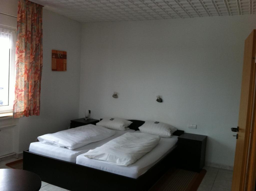 Hotel Goldener Engel Waldbronn Chambre photo